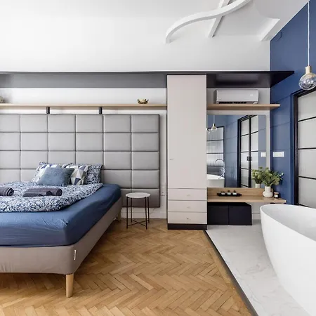 Chic And Spacious Retreat Apartment