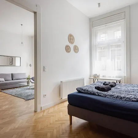 Apartment Chic And Spacious Retreat