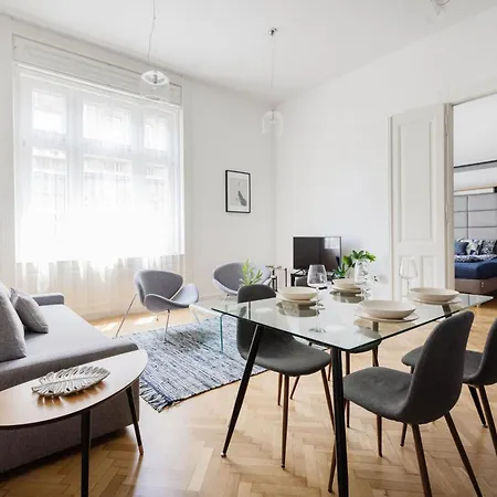 Chic And Spacious Retreat * Budapest