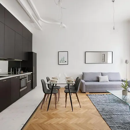 Chic And Spacious Retreat Budapest