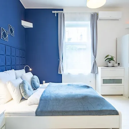 Free Parking - - Quiet Apartment *