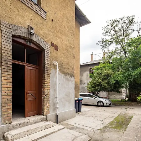 Free Parking - - Quiet Apartment Budapest