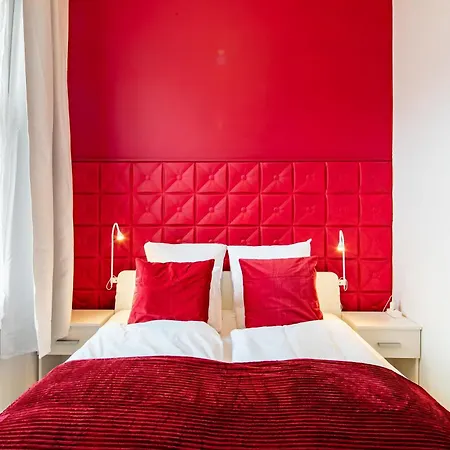 Free Parking - - Quiet Apartment *