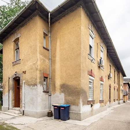 Free Parking - - Quiet Apartment Budapest