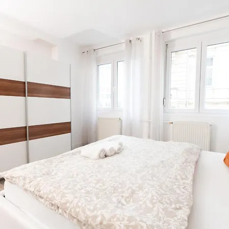 Superb Location & Chic W' 2bedroom Apartment