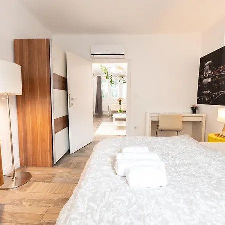 Superb Location & Chic W' 2bedroom * Budapest