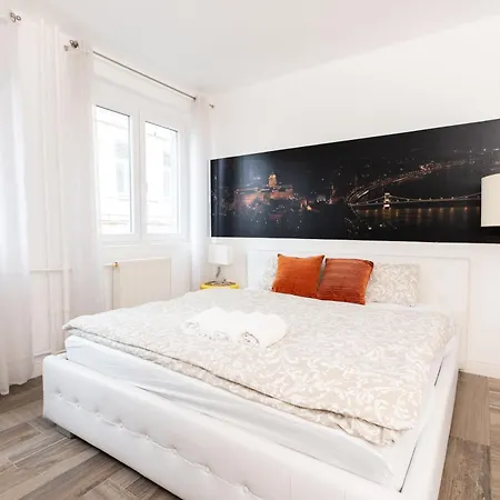 Superb Location & Chic W' 2bedroom * Budapest