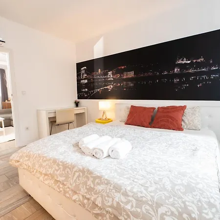 Superb Location & Chic W' 2bedroom Apartment Budapest