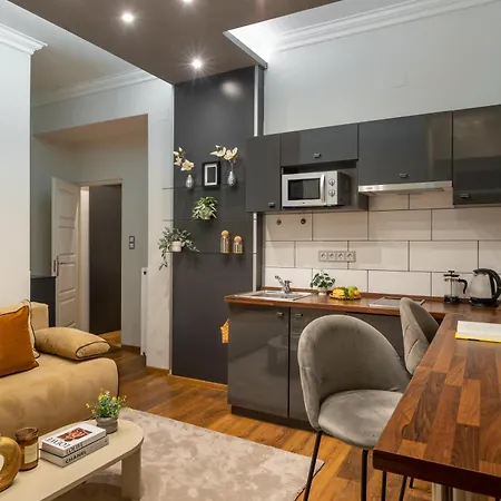Διαμέρισμα Chic 1br Retreat Near New York Cafe With View Βουδαπέστη