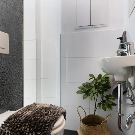 Διαμέρισμα Chic 1br Retreat Near New York Cafe With View