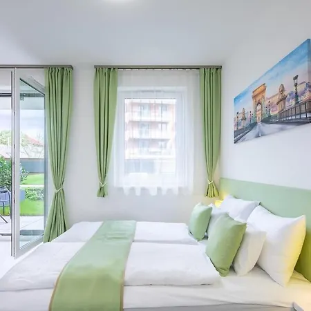 Apartment With Garden Terrace