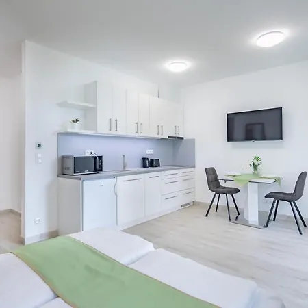 Apartment With Garden Terrace