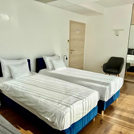 Hostel Rooftop City With Deep Garage Budapest