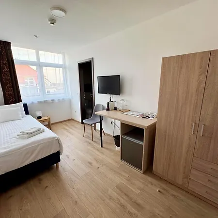 Hostel Rooftop City With Deep Garage Budapest