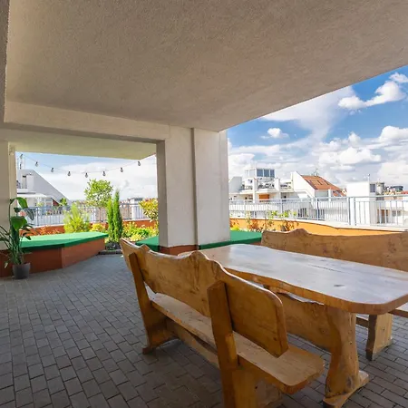 Rooftop City With Deep Garage Hostel *