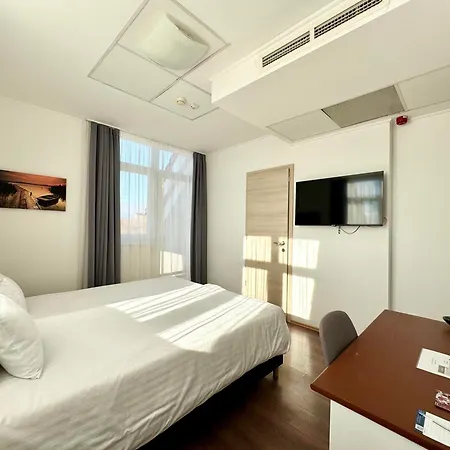 Hostel Rooftop City With Deep Garage *