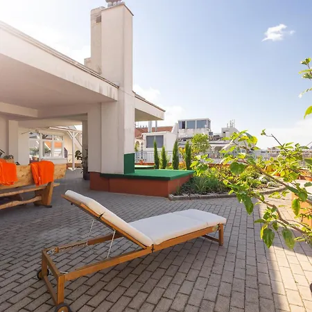 Rooftop City With Deep Garage Hostel *