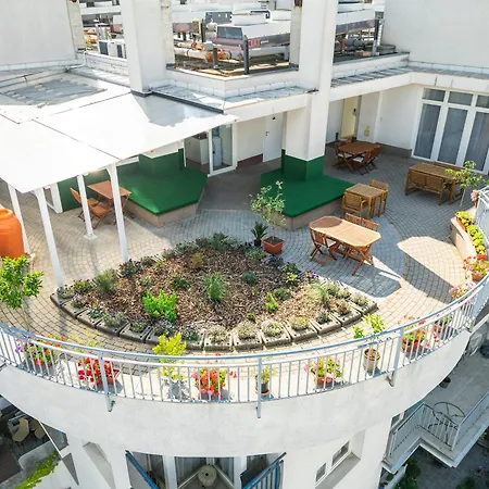 Rooftop City With Deep Garage Hostel *