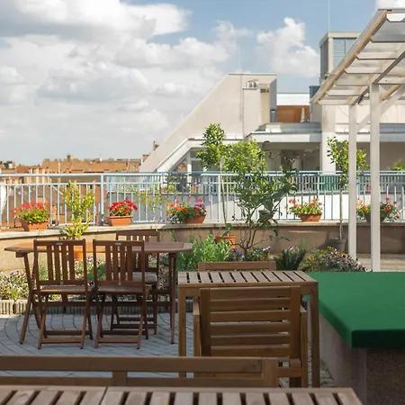 Rooftop City With Deep Garage Hostel Budapest