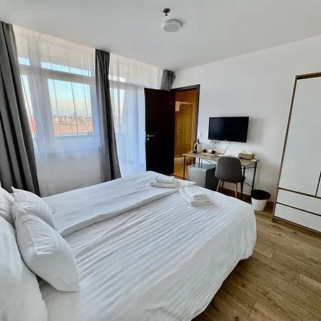Hostel Rooftop City With Deep Garage Budapest