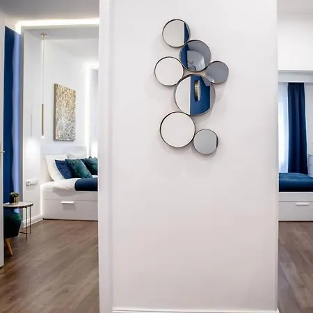 Apartment Elegant Design In Vibrant Center