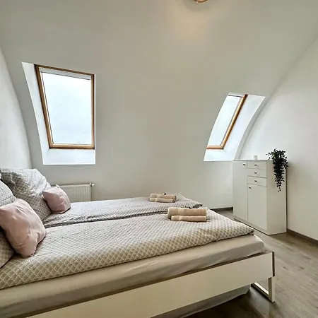 Free Parking - Stargate Apartment