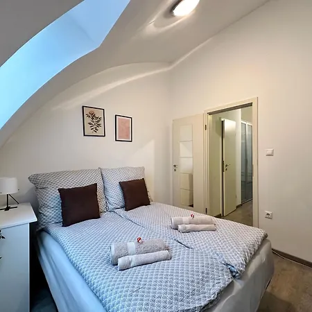 Free Parking - Stargate Apartment