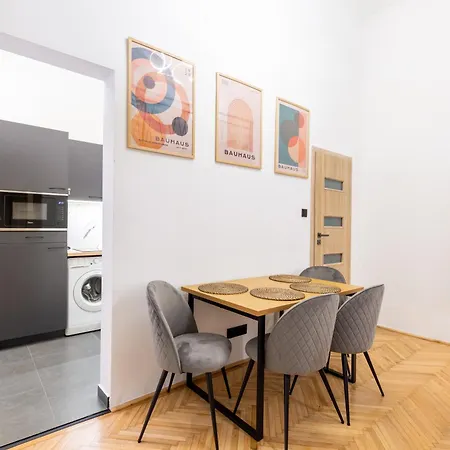 Apartment K35 Kertesz