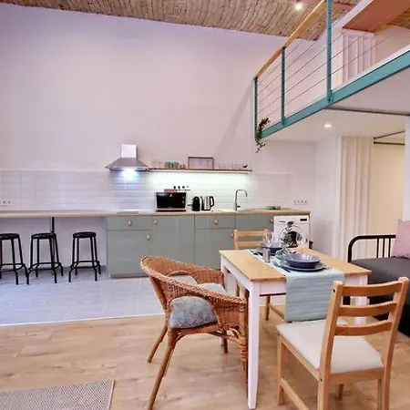 Canga Downtown For 6ppl, Balcony, Projector Apartment