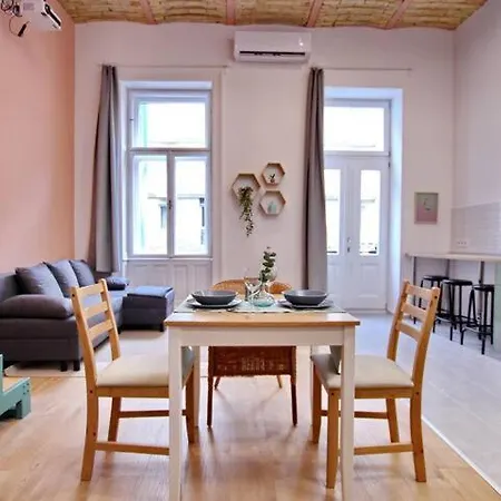 Canga Downtown For 6ppl, Balcony, Projector Apartment