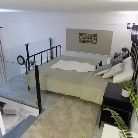 Modern And Cozy Loft Apartment *