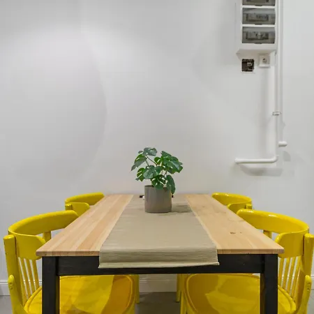 Colourful In The Party District Apartment Budapest