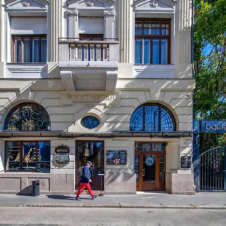 Mika Downtown Отель Будапешт