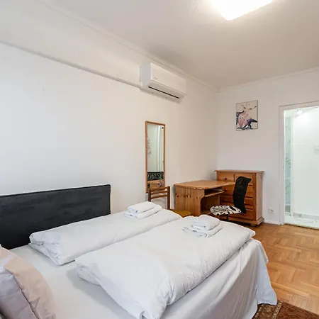Danubia Apartment *