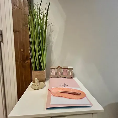 Crystalhome Apartment