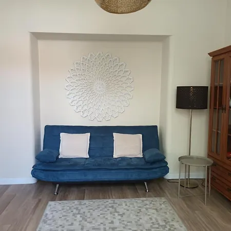 Hilltop Garden Apartment *