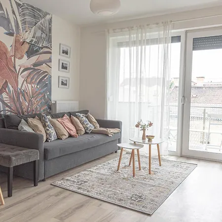 Apartamento Dob36 With Free Private Parking And Balcony Budapest