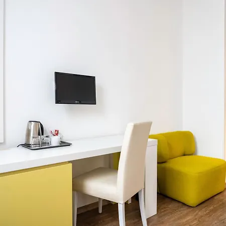 Metro Hotel 3*