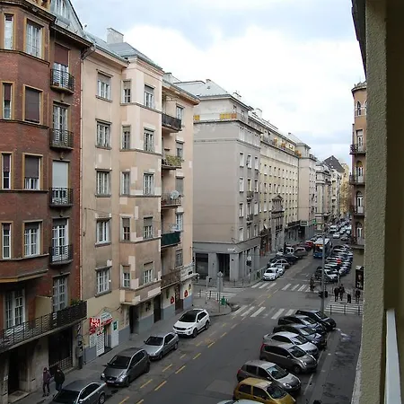 Downtown With Balcony & Optional Garage & Restaurant In The Building Апартаменты Будапешт