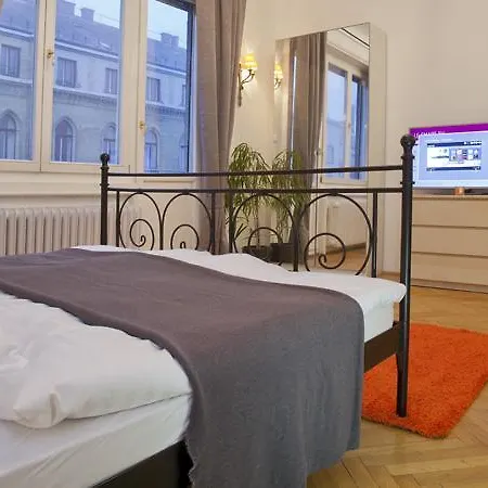 Bed & Breakfast Parliament Penthouse Boutique
