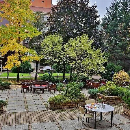 Apartahotel Adina 4*
