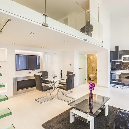 Enzo Capo Luxury Suites Andrassy Apartmán *