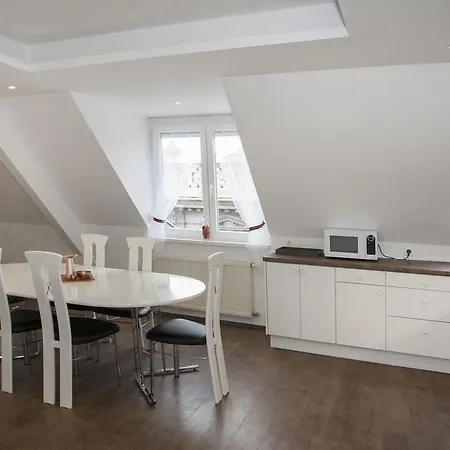 Appartamento Riverside Flat With King Castle View