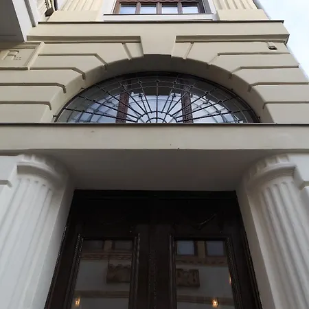 Mika Downtown Отель Будапешт