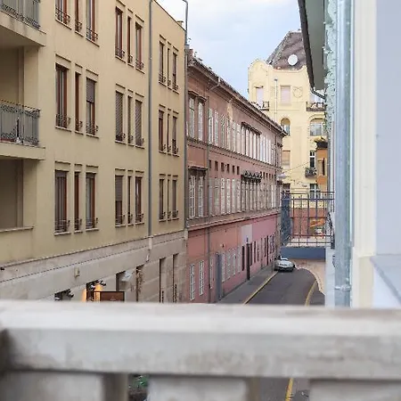 Mika Downtown Отель 3*