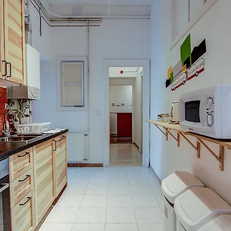 Pal's Mini Hostel *