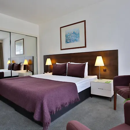 Adina Apartahotel