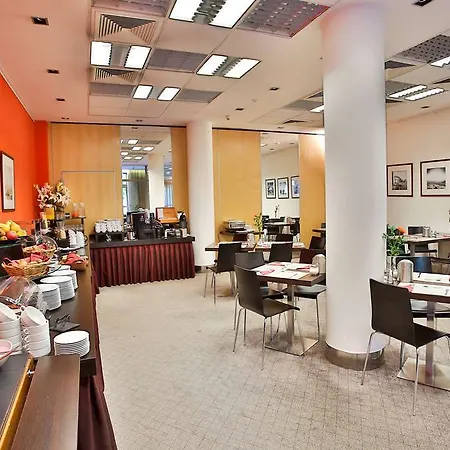 Adina Apartahotel 4*