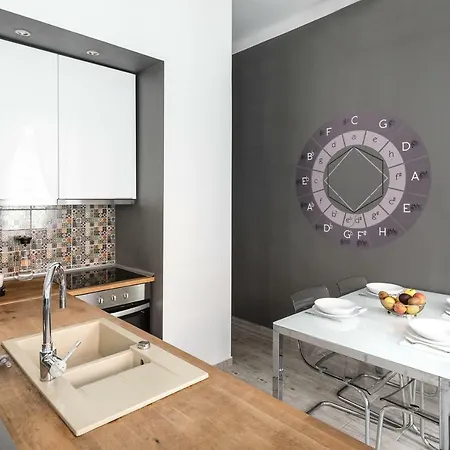 Elegant Apartment *