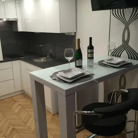 Apartman Black And White